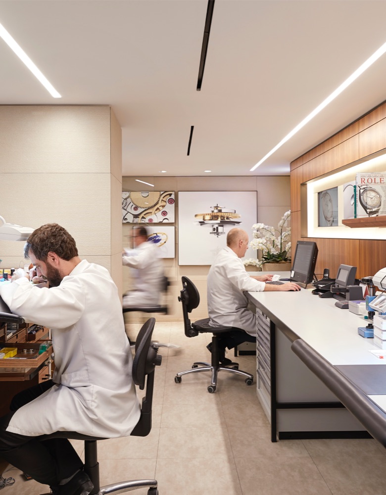 rolex-servicing-procedure-sav_barcelona_tousrolexboutique-portrait