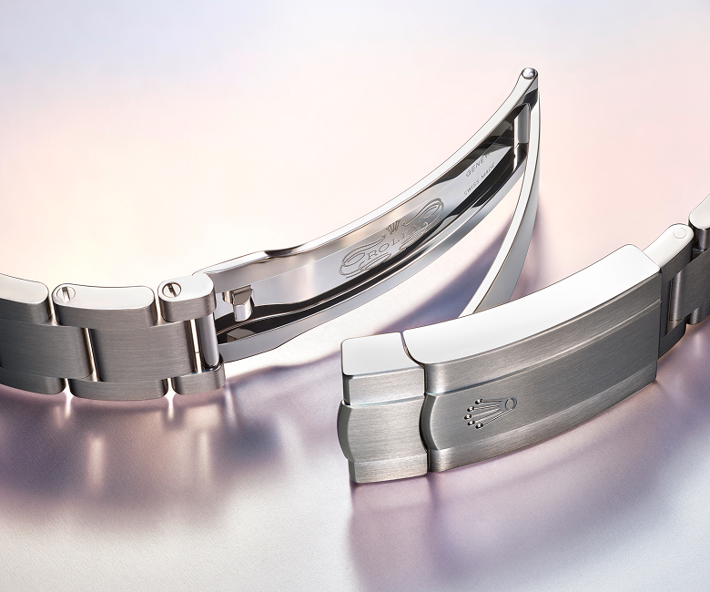 rolex-new-watches-2025-oyster-perpetual-oyster-bracelet_m134300-0006_2412uf_001-portrait